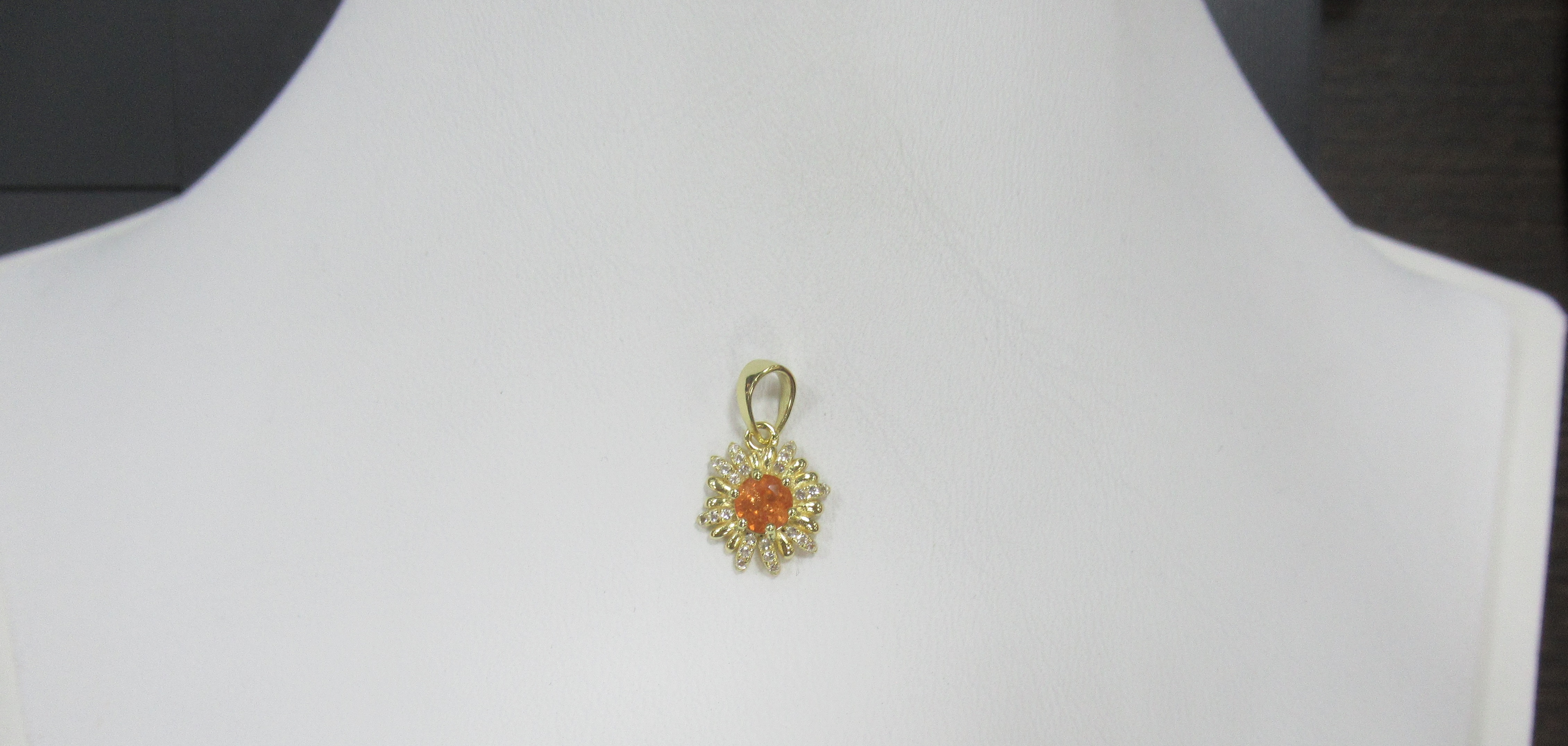 Серебряная подвеска с вульфенитом "Цветок"